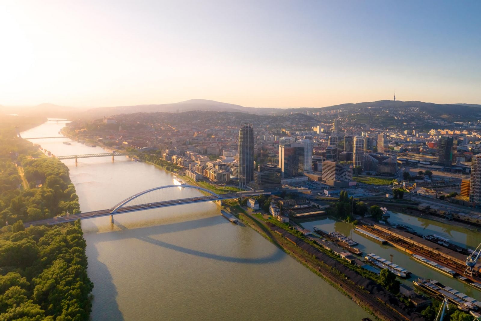 Pekná navonok, hnijúca zvnútra. Úpadok Bratislavy pokračuje, naznačujú to medzinárodné rebríčky