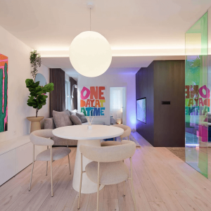 Totálna zmena: Kreatívni architekti premenili malý byt na veľký 