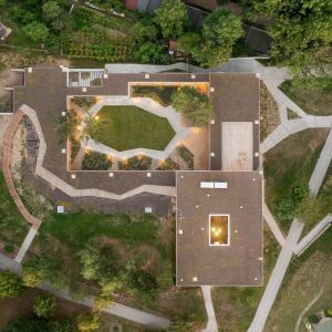 Autorka: Alex Shoots Buildings