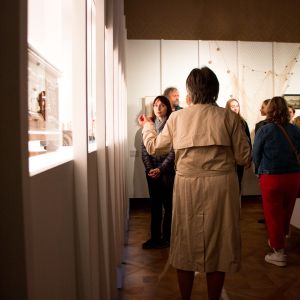 Expozícia Ľudia a mesto. Autorka: Dominika Bolgáčová