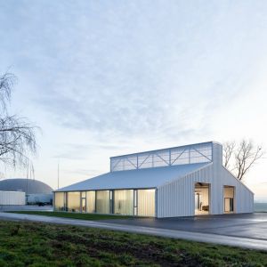 White Shed Opatov. Autor: Alex Shoots Buildings