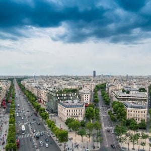 Paríž je známy svojou jednotnou výškou zástavby. Zdroj: Filckr