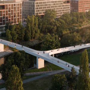 HolKa. Autorka: Alex Shoots Buildings