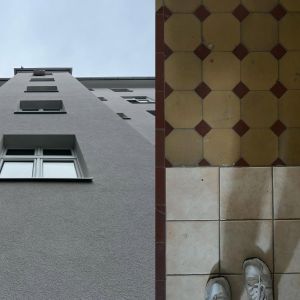 Dvor medzi domami na Klemensovej ulici. Autorka: Lucia Lišková