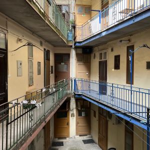 Trojuholníkový vnútroblok Mlynských Nív a Malého trhu. Autorka: Lucia Lišková