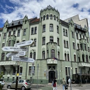 Vnútorný dvor ikonického Šafárikovho námestia. Autorka: Lucia Lišková