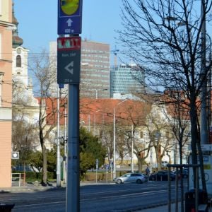 Bonus: nový priehľad na Twin City Tower z Námestia SNP. Pohľad v budúcnosti doplnia ďalšie veže.