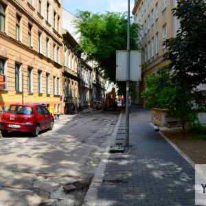 Tobrucká ulica, na ktorej pribudnú taktiež parkovacie stĺpiky