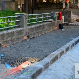 Chodník bol zúžený asi o 25 centimetrov. Foto z 3.7.2018.