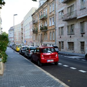 Ulica je obnovená, bolo by žiaduce, aby sa nasledovalo obnovou domov.