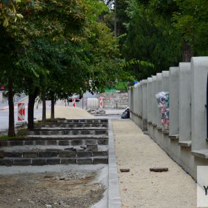 Chodník priamo pri areáli Ministerstva bude veľmi úzky, parkovanie ostáva zachované.