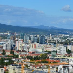 Menší cluster (hniezdo) výškových budov na rozhraní Ružinova a Nového Mesta