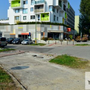 Priechod pri projekte Nová Háj od ITB Development. Developer vyznačil úsek popri svojom projekte už v čase jeho výstavby.