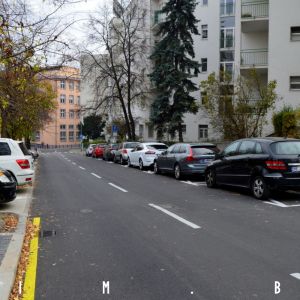 Hlboká cesta, kde sa kedysi parkovalo po chodníkoch, dnes je parkovanie jasne vymedzené