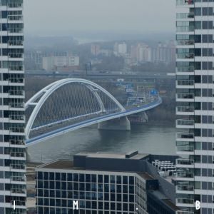 Most Apollo pomedzi veže Panorama Towers