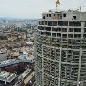 Na vežiach Sky Parku začína vznikať strešná konštrukcia, Jurkovičova tepláreň má obnovenú fasádu