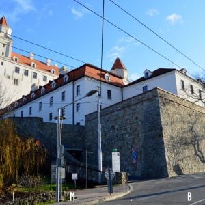 Rekonštrukčné práce na Bratislavskom hrade pokračujú, obnovou prechádza aj areál
