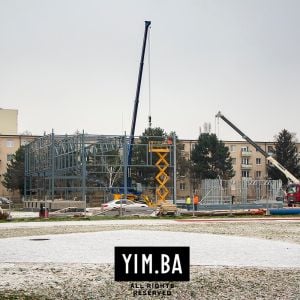 Základná škola na Ostredkovej. Fotografia z 15.12.2022. Autor: Nino Belovič / YIM.BA