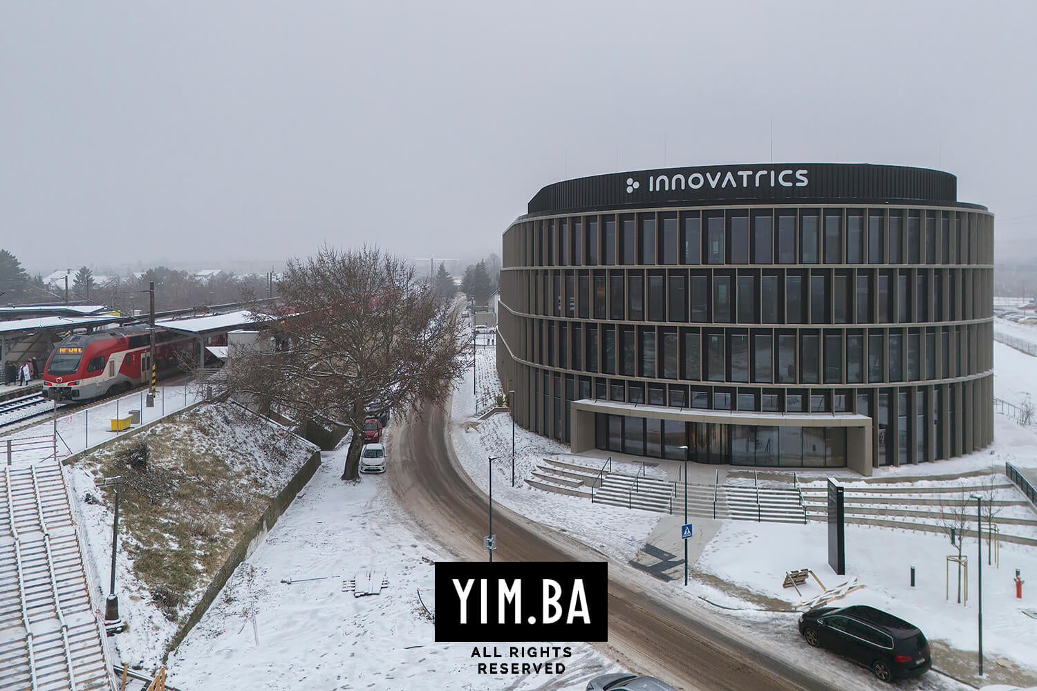 Zrážka svetov. Pri Vinohradoch vznikol supermoderný kampus, železničná zastávka zostáva po starom