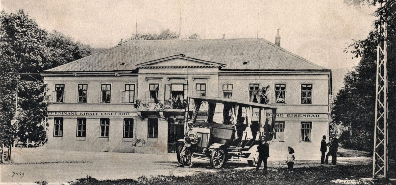 Pôvodná budova kúpeľov. Zdroj: Bratislava na starých fotografiách / Fedor Viest