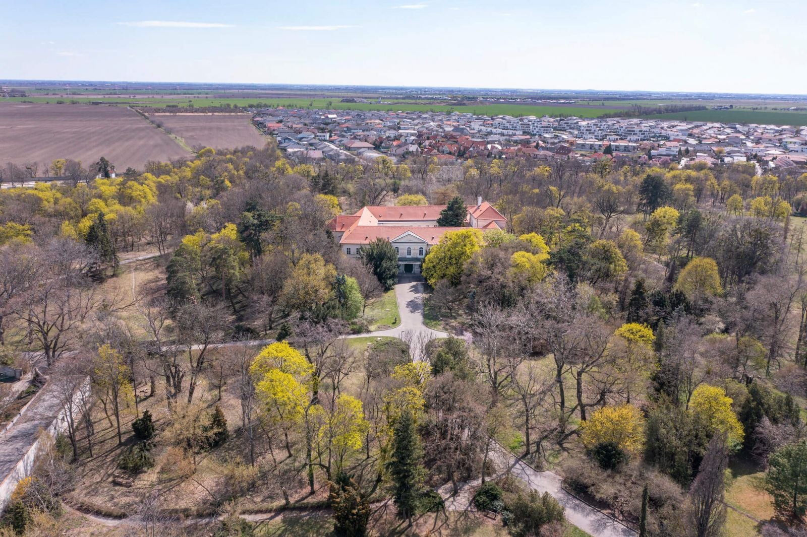 Nová éra vzácneho parku. Historická zeleň v susedstve Bratislavy prejde obnovou, pribudne jedinečná atrakcia
