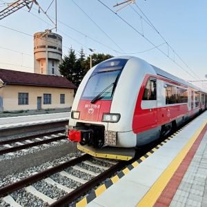 Veľký železničný projekt konečne dokončený. Na východe pribudla nová elektrifikovaná trať, prevádzka sa čoskoro rozbehne