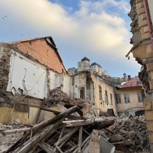 Barbarský krok v meste kultúry. V centre Trenčína zanikla historická pamiatka, investor búral bez povolenia