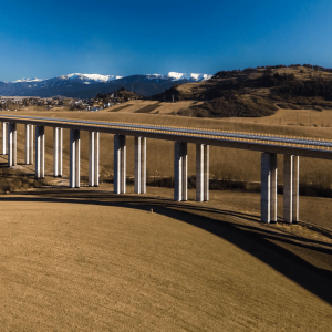 Nekonečné čakanie sa predĺži. Zakliaty diaľničný úsek mal byť dávno v prevádzke, namiesto toho sa otvorenie vzďaľuje 