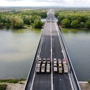 Výstavba diaľnice D4 medzi Jarovcami a Račou je vo finálnej fáze