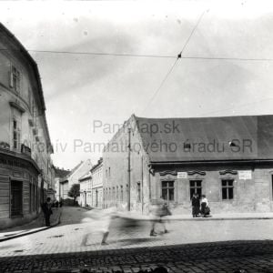 Vyústenie Konventnej do Suchého mýta. Zdroj: Stará Bratislava na fotografiách a obrazoch