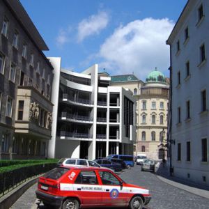 Jedna zo štúdií z roku 2005 navrhovala vybudovanie Archívu mesta Bratislavy na mieste dnešnej Františkánskej záhrady. Zdroj: Beňuška Topinka Architekti