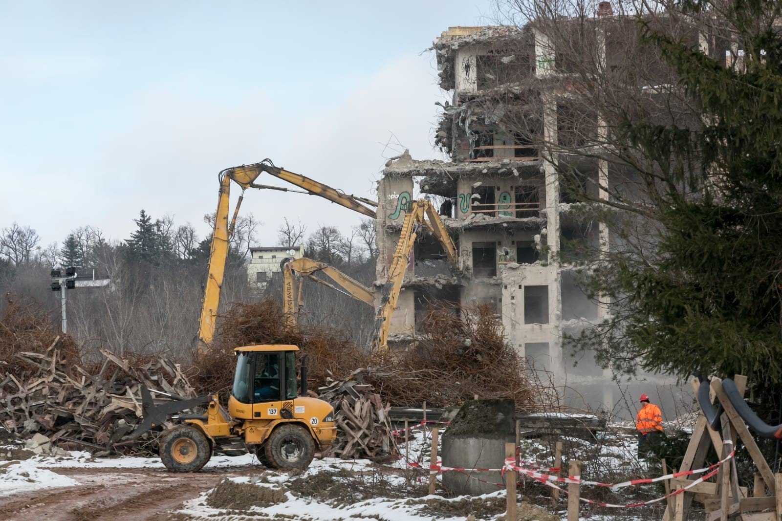 Búranie skeletu pôvodnej nemocnice Rázsochy. Zdroj: TASR