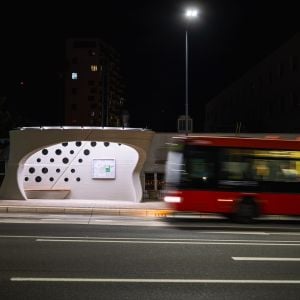Zastávka MHD v Dúbravke hlási európsky úspech - v prestížnej súťaži zaujala architektúrou aj prístupom k verejnému priestoru